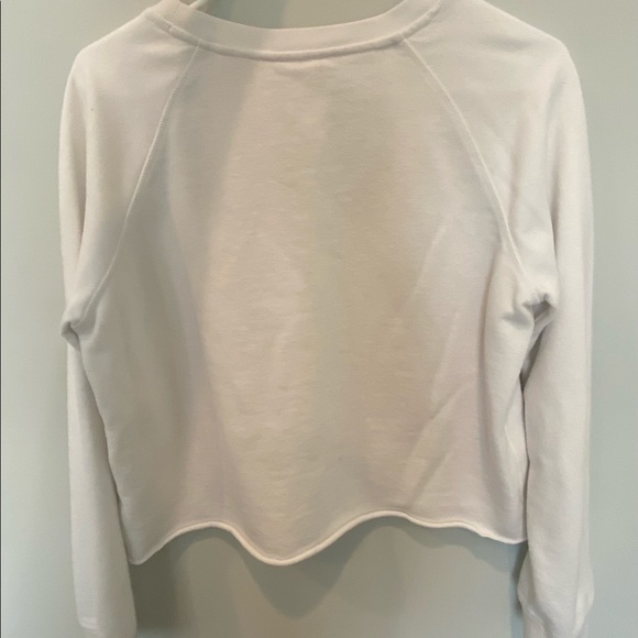 Cropped Levi’s Sweatshirt: Size Medium - Picture 2 of 3